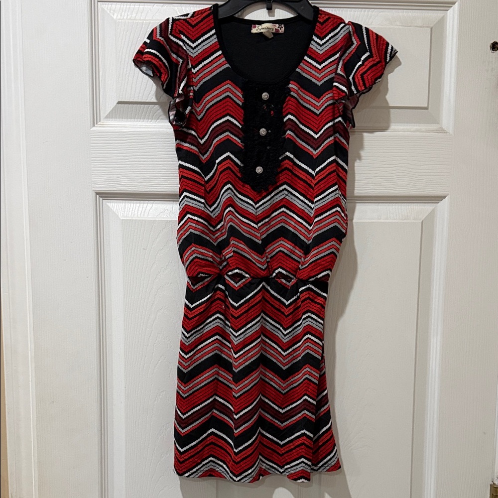 Girls Speechless Red and Black Chevron Short Sleeve Dress